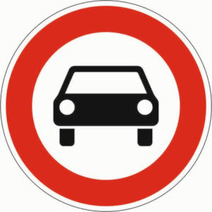 Straßenschild Vorgeschriebene Fahrtrichtung
