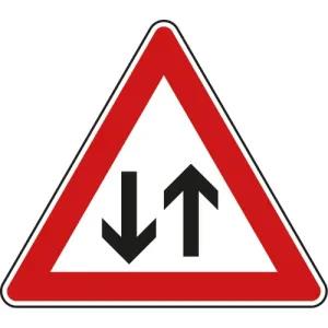 Straßenschild Achtung