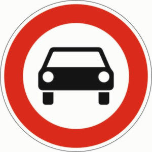 Straßenschild Vorgeschriebene Fahrtrichtung