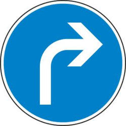 Straßenschild Vorgeschriebene Fahrtrichtung